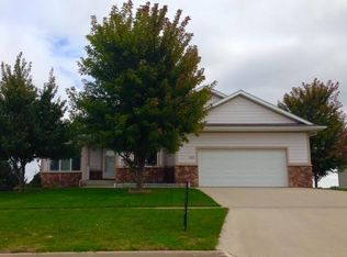907 N 14th Ave, Winterset, IA 50273