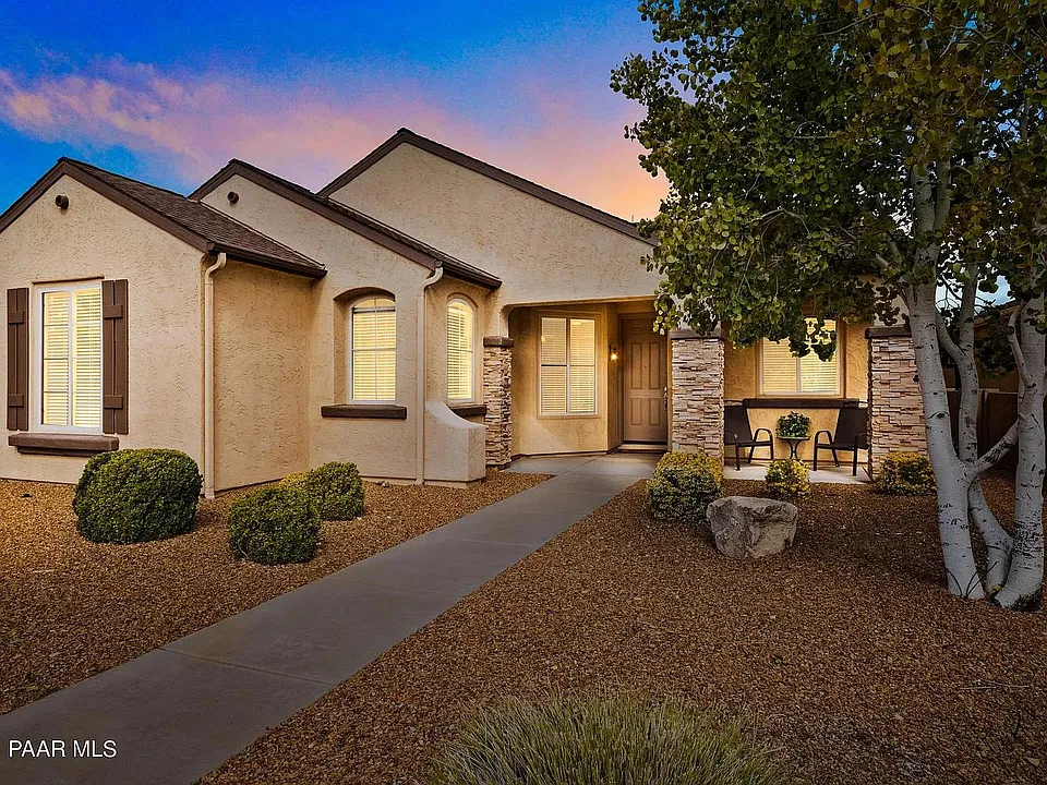 1031 N Cloud Cliff Pass