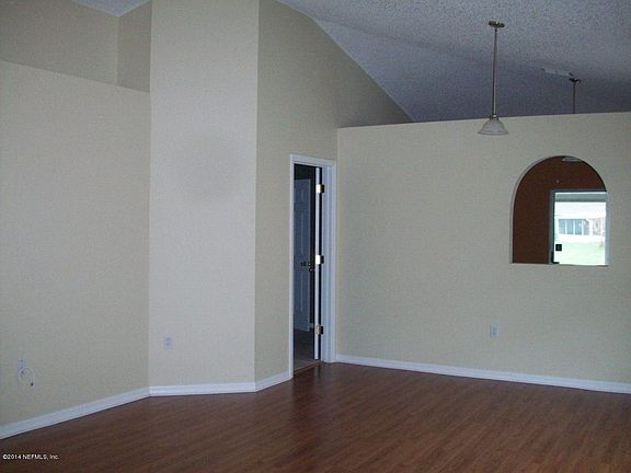 3rd image of 5657 English Oak Drive S