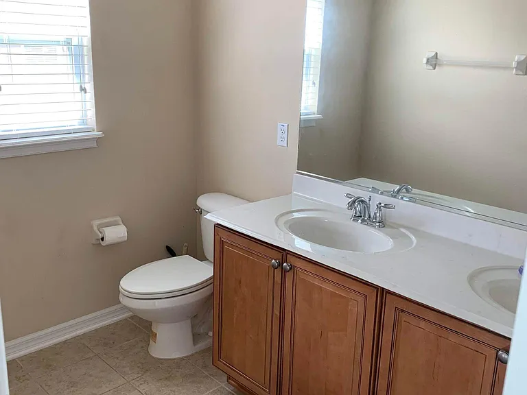 7631 Bramwell St — Photo 47