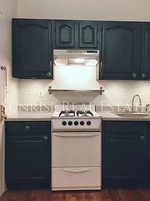 Rented by Sunrise Real Estate | media 23