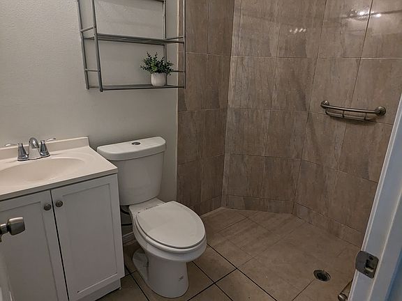 5th image of 2174 G Woo Ave #A