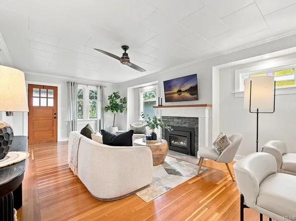 4034 Zinnia Rd, Saanich, BC V8Z 4W3