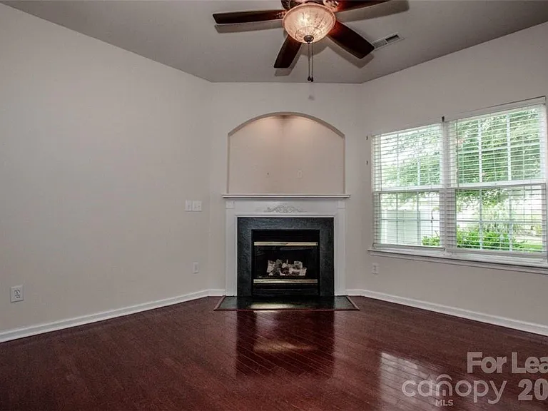 11133 Aprilia Ln — Photo 4