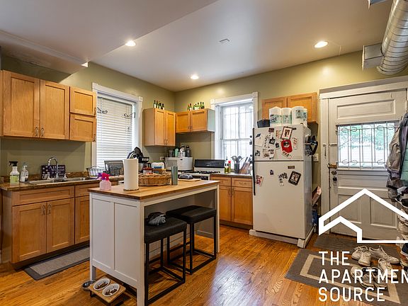 2nd image of 2138 W Pierce Ave #G