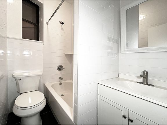 4th image of 350 Bedford Ave #7