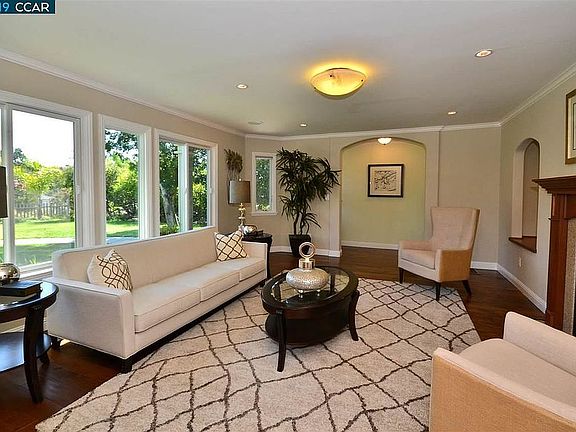 5th image of 140 Andrea Dr