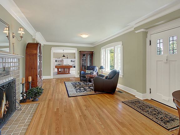 3rd image of 2606 W Blaine St