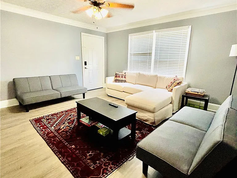 108 Barrington Dr #1 — Photo 3