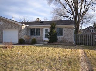 138 Calkins Dr, Sugar Grove, IL 60554