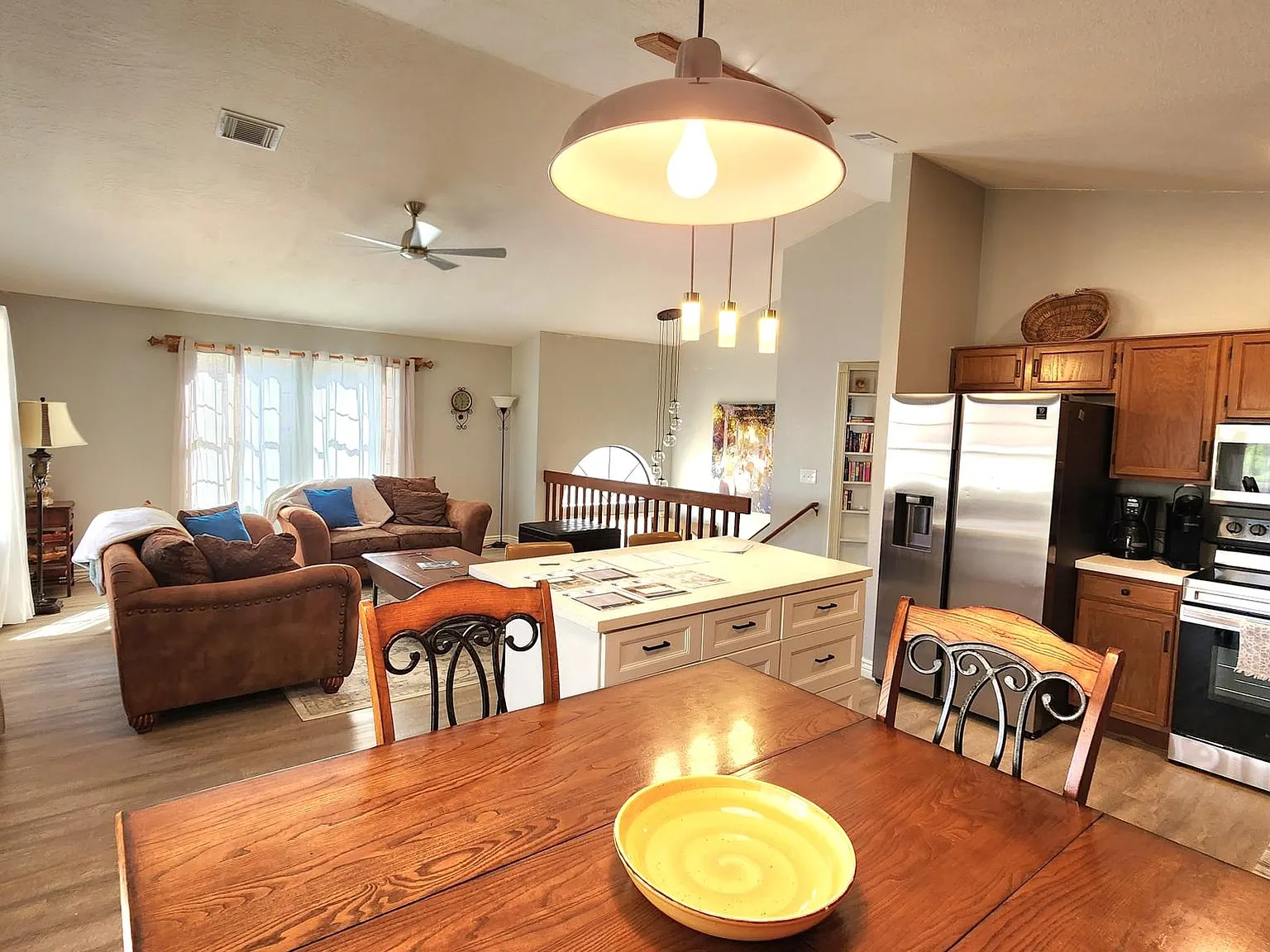 4 bed, 2050 sqft, $3,000 — Photo 2