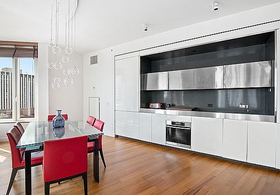 2nd image of 15 William St #36ED