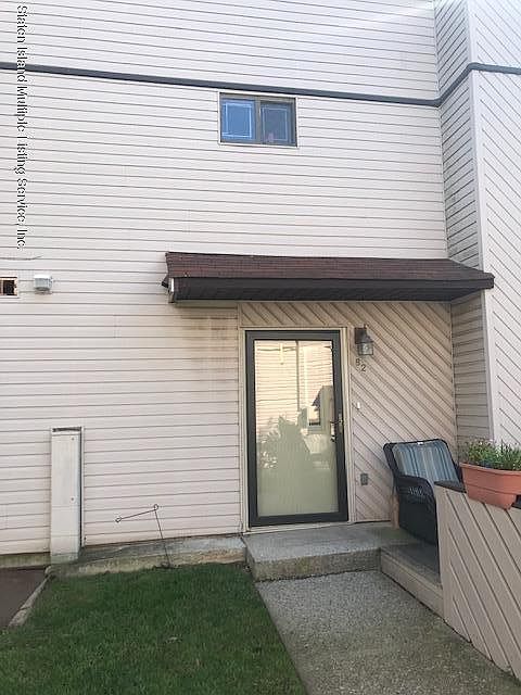 1st image of 82 Wolkoff Ln