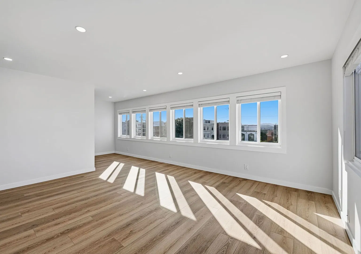 Spacious Two Bedroom by the Beach Available Now!! — Photo 2
