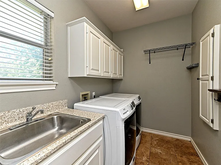 104 Acapulco Ct — Photo 30