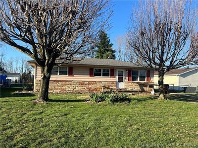 32 W Berna Drive, Scottsburg, IN, 47170