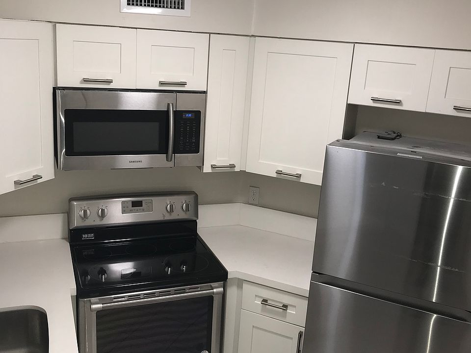 1st image of 216 Lake Pointe Dr APT 118