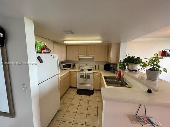 3rd image of 3000 Coral Way APT 613