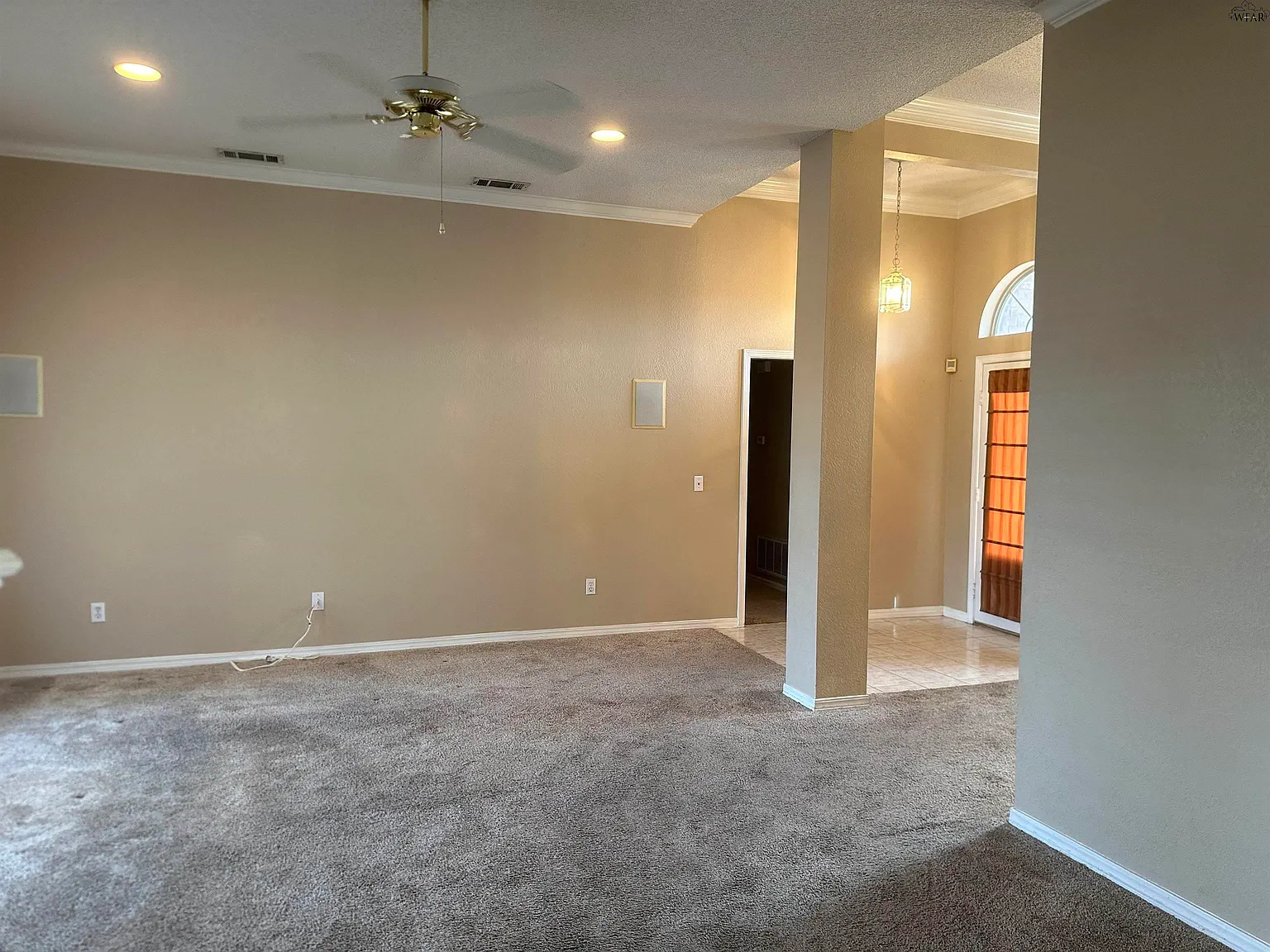 4 bed, 2.0 bath, 2107 sqft, $2,850 — Photo 2