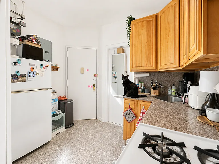 330 W 43rd St #5 — Photo 3