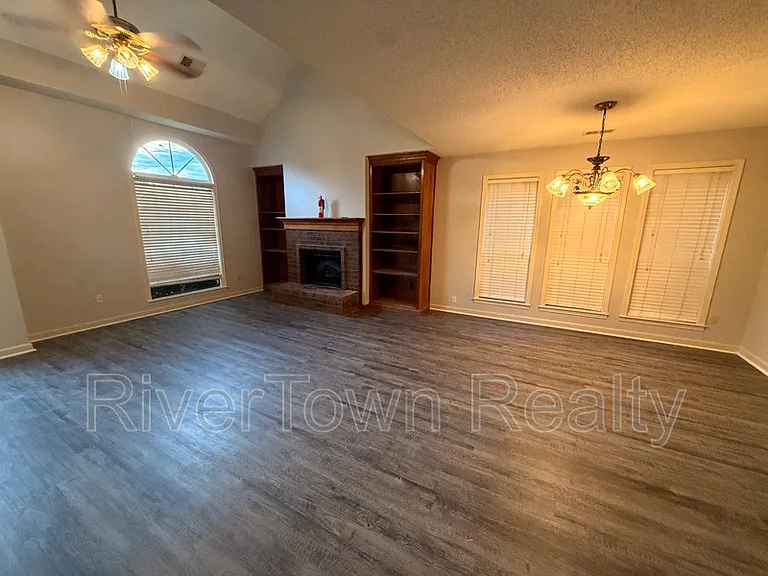 1648 Beaver Trail Dr — Photo 3