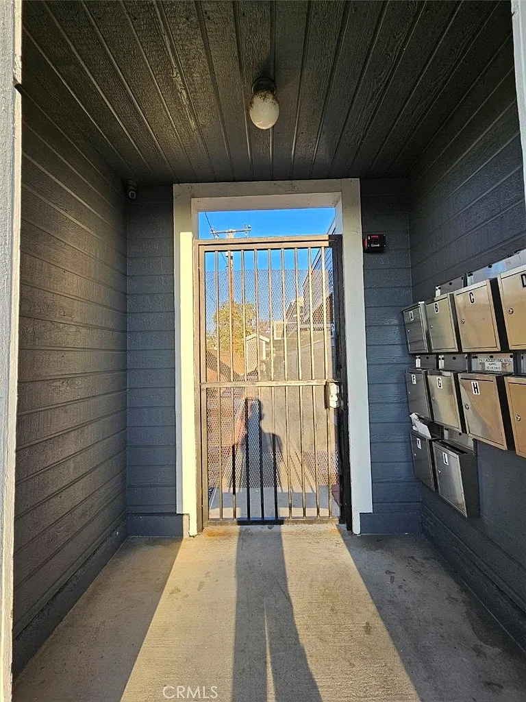 1 bed, 850 sqft, $2,350 — Photo 2