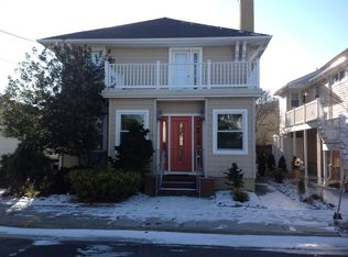 12 N Hanover Ave, Margate, NJ 08402