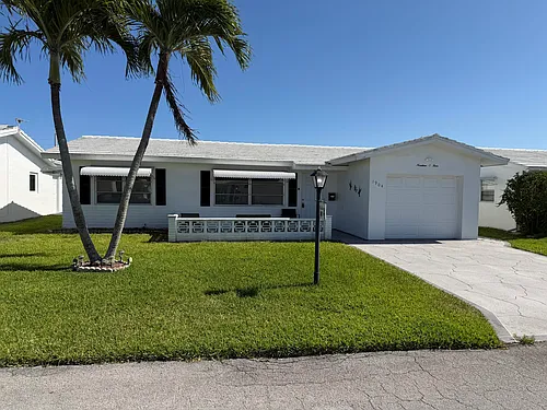 1904 SW 13th Way Photo 1