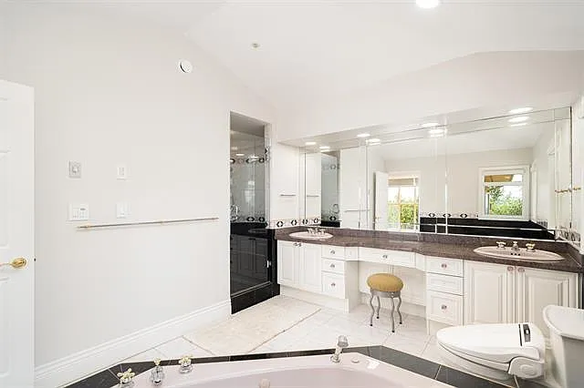 5 bed, 5426 sqft, $8,500 — Photo 2