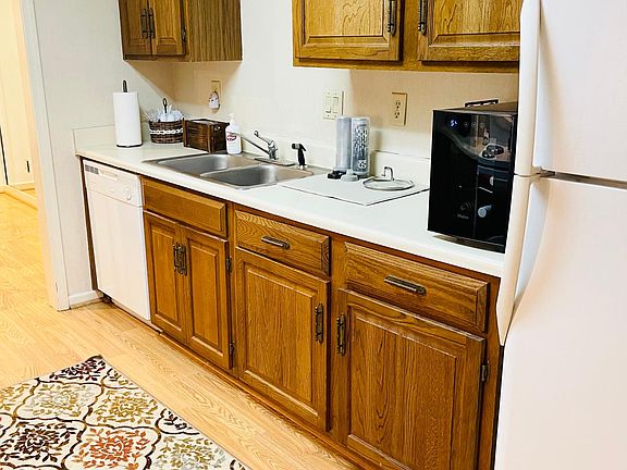 3rd image of 2962 Woodruff Dr SE