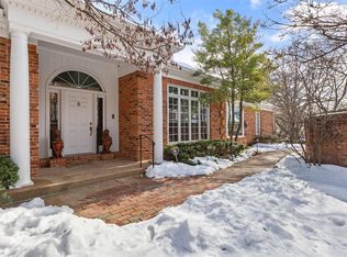 9002 Sedgwick Place Dr, Saint Louis, MO 63124