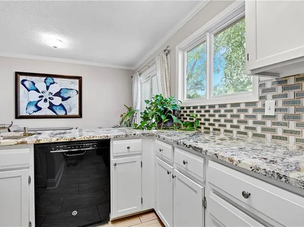 10983 Rosehill Rd, Overland Park, KS 66210