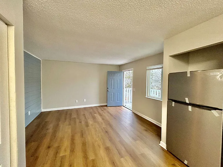105 Ppoole St #303 — Photo 3