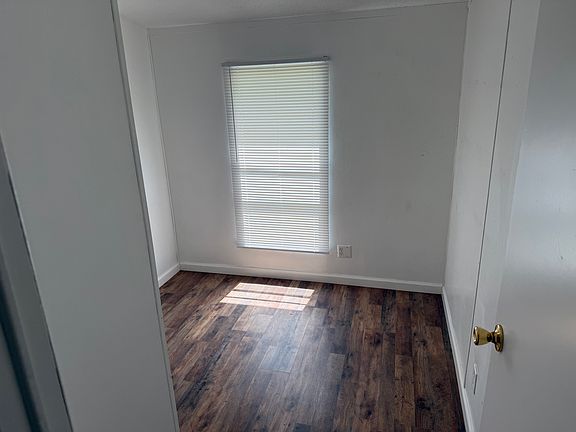 5th image of 3011 Maple Grove Rd