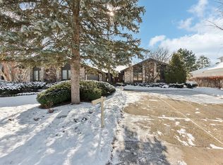 3623 Pebble Beach Rd, Northbrook, IL 60062