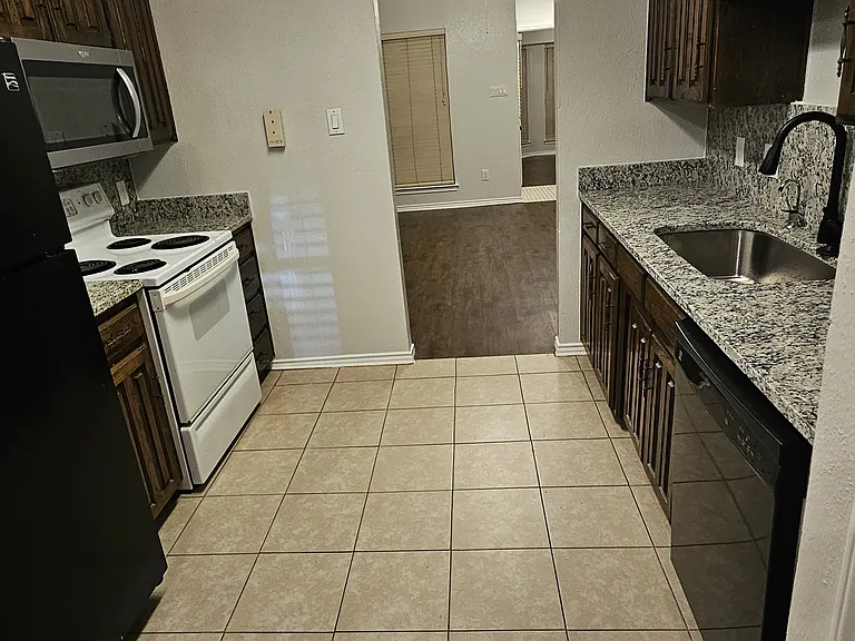 2821 Shady Grove Dr — Photo 10