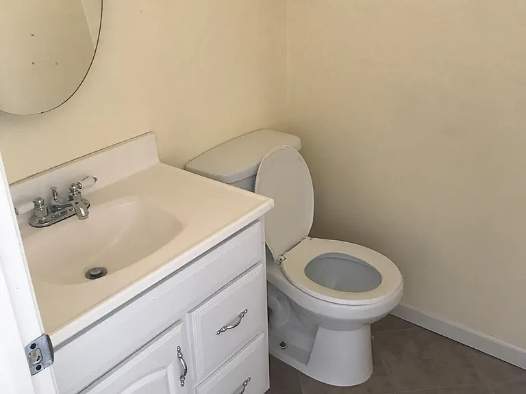 1105 Jefferson St — Photo 4
