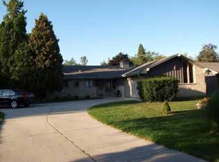 11430 W Cold Spring Rd, Greenfield, WI 53228