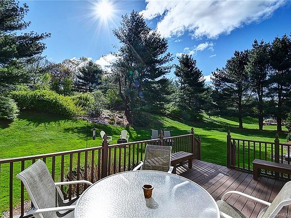 4th image of 74 Buckingham Dr