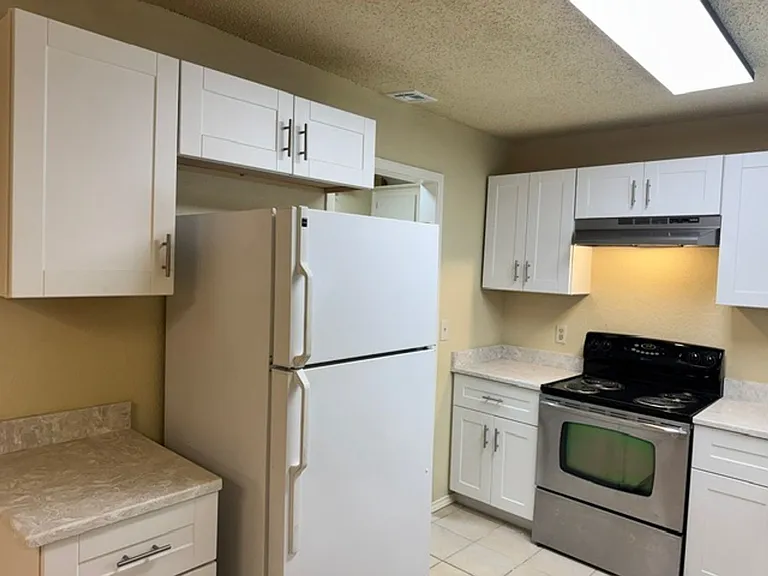 1004 Penn Ln — Photo 13
