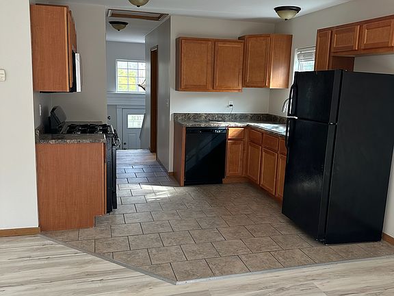 4th image of 807 Black Jack Rd