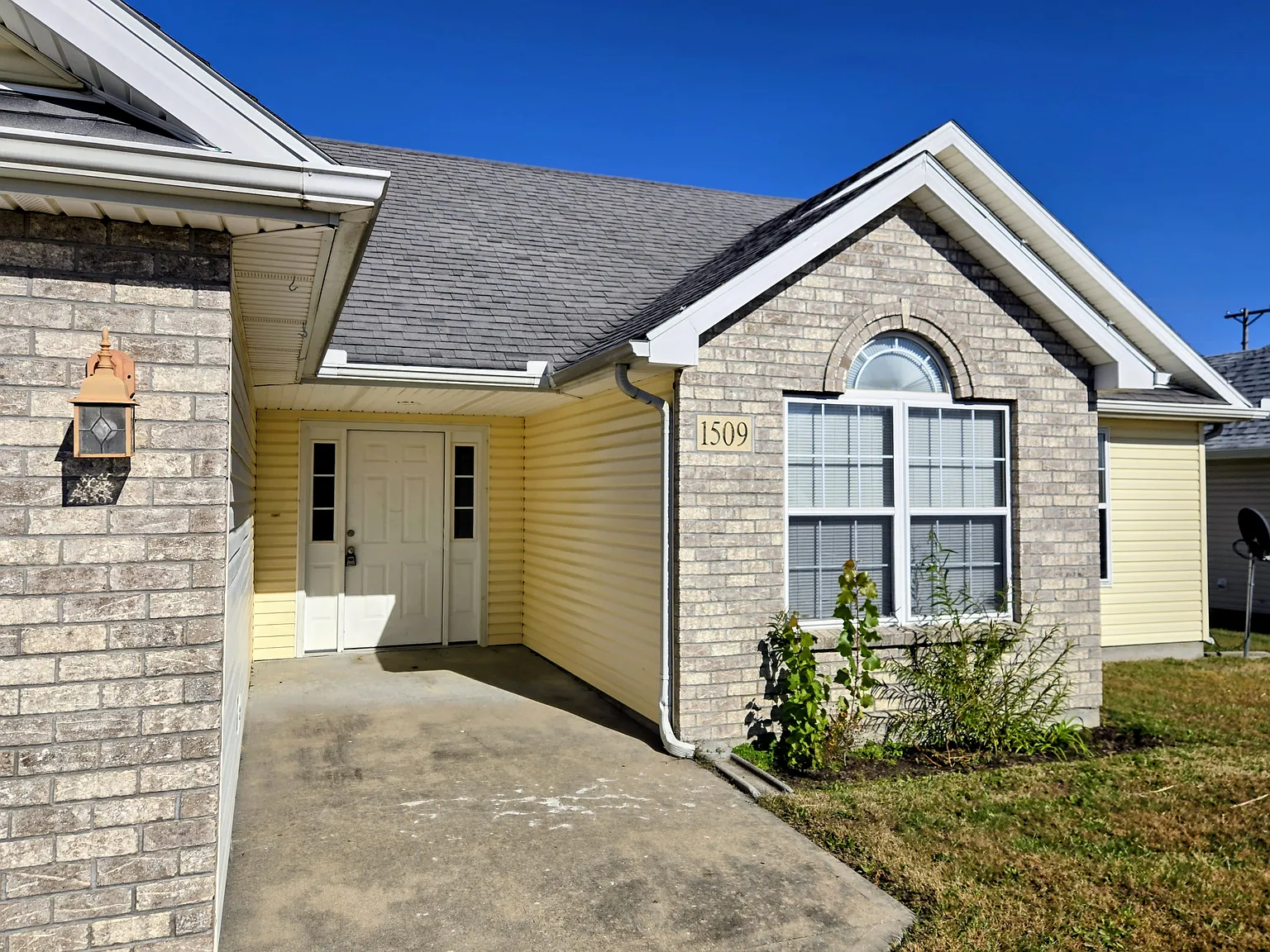 3 bed, 1348 sqft, $1,750 — Photo 2