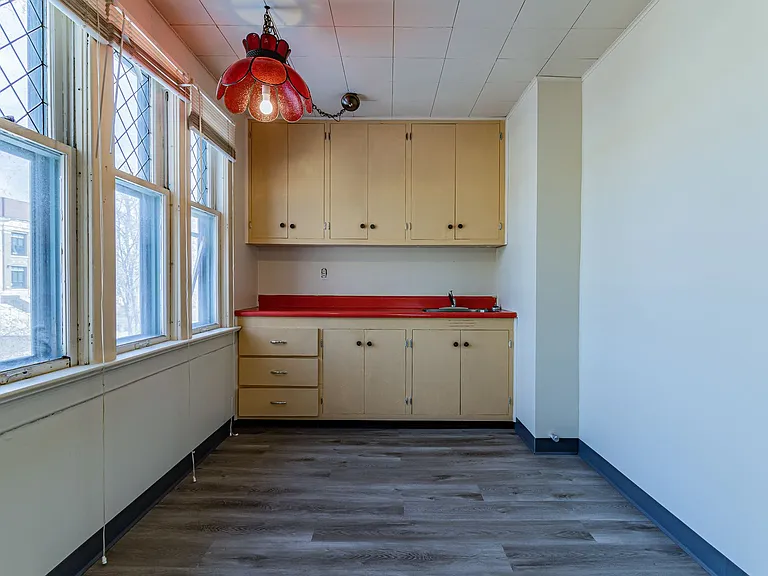 311 W Green St — Photo 24