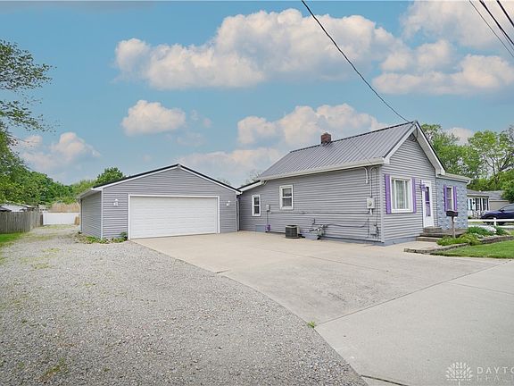 3rd image of 209 Burke Dr
