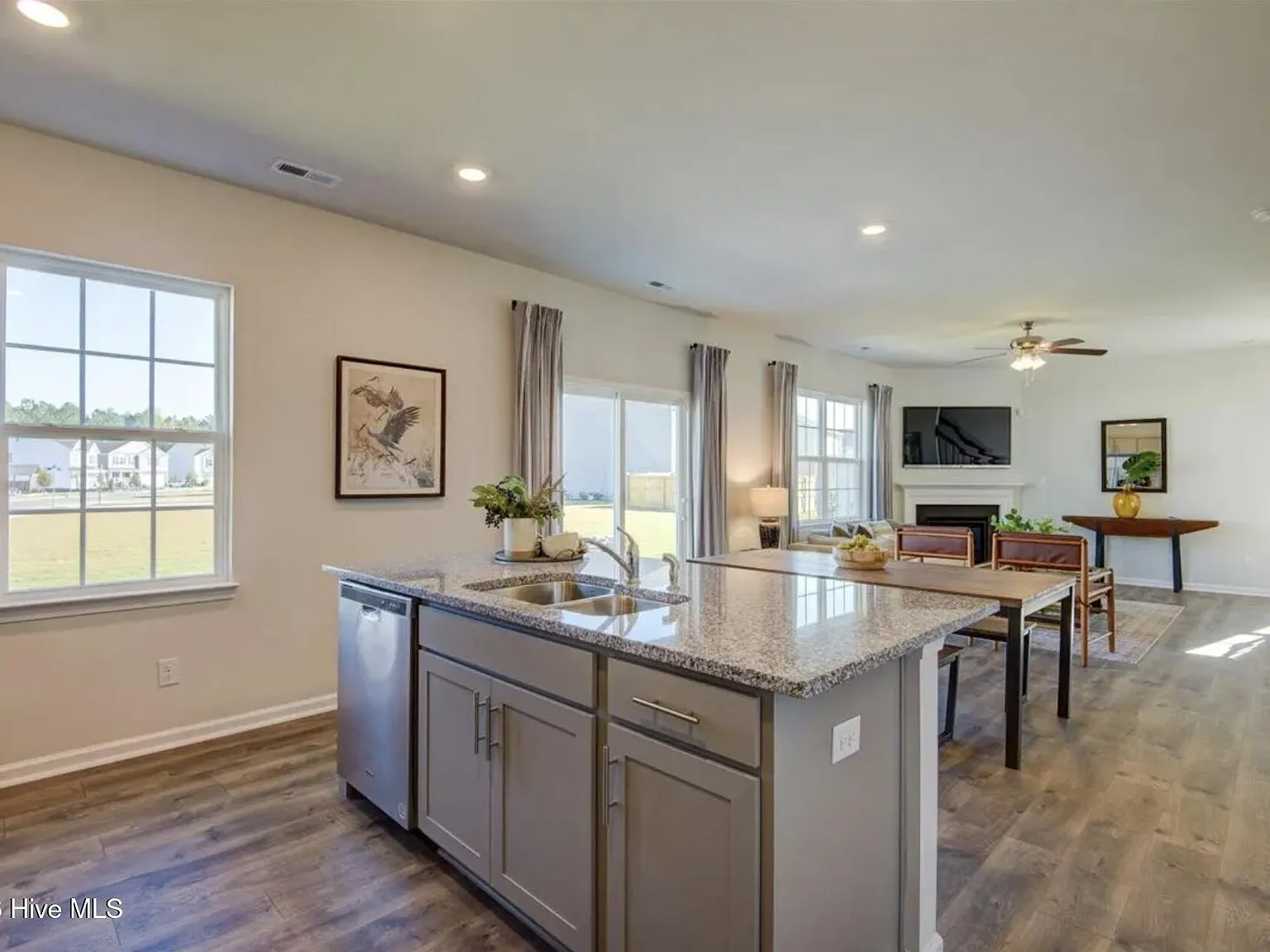3 bed, 2.5 bath, $2,200 — Photo 4