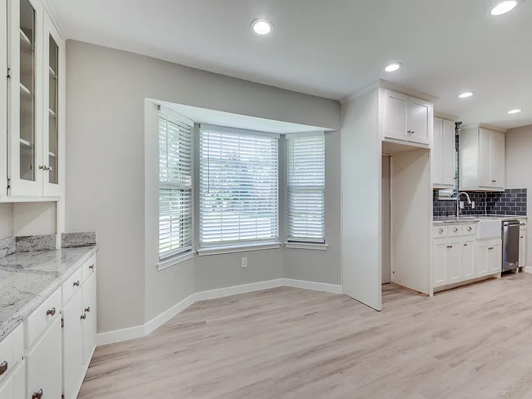 2020 Normandy Dr — Photo 9