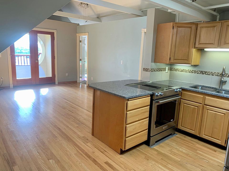 Bright open plan kitchen / living room