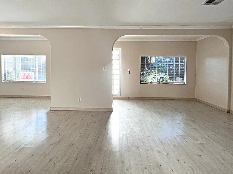 5627 Adele Ave — Photo 9