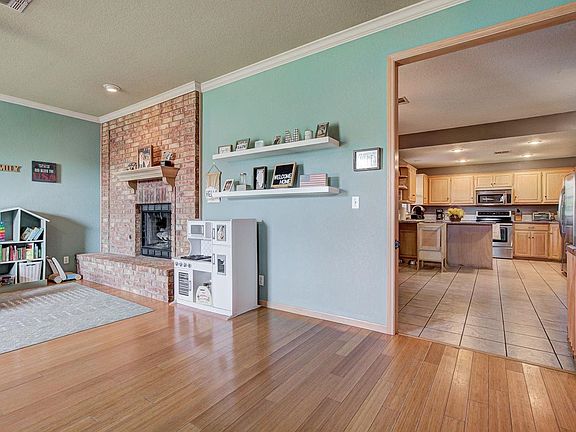 5th image of 2418 Arlington Dr
