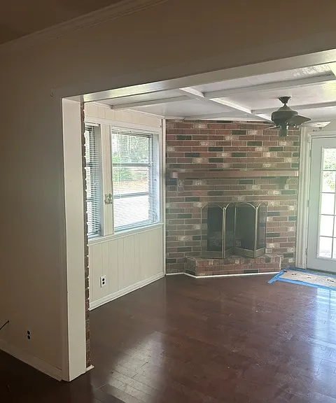 811 Lakeview Ct — Photo 5